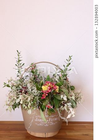 管道在秋天 132894003