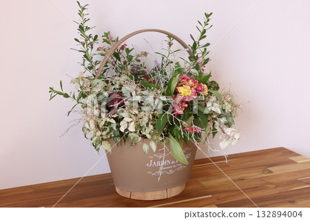 管道在秋天 132894004