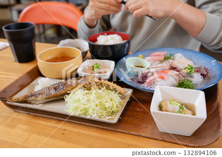 美味的生魚片套餐 美味的生魚片套餐 132894106