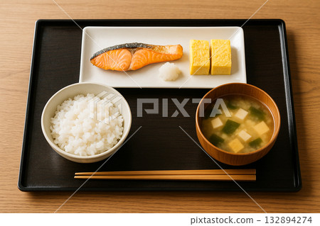 Grilled salmon set meal Grilled salmon set meal 132894274