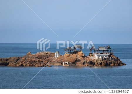 日和山海岸 - 漂浮在海中的後島 132894437