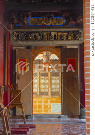 Oriental World: Ukakuro, the traditional temple under the light and shadow 132894453