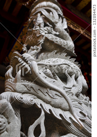 Architectural details: carved carvings of Japanese clouds on the dragon pillar Architectural details: carved carvings of Japanese clouds on the dragon pillar 132894473