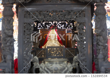 Guardian of the Ocean: A magnificent statue of Mazu in Azhou Temple Guardian of the Ocean: A magnificent statue of Mazu in Azhou Temple 132894534