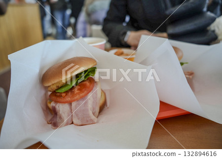 Delicious hamburgers Delicious hamburgers 132894616