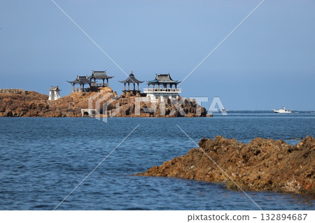 日和山海岸 - 漂浮在海中的後島 132894687