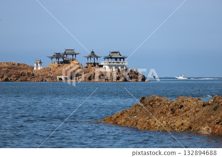 日和山海岸 - 漂浮在海中的後島 132894688