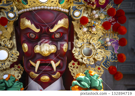 Religious Art: The Magnificent Statue of Mazu's Guardian Deity - General Shunfeng'er 132894719