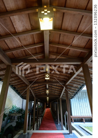 乃木神社：通往三修殿的走廊 132896236