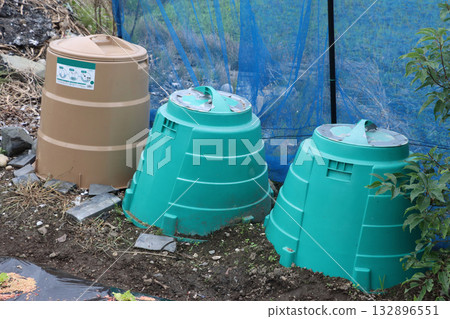 Food waste disposal container 132896551