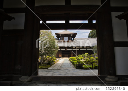 東福寺：從大門看到的開山堂和美麗的花園 1 132896840
