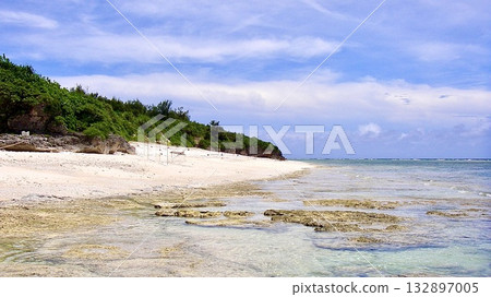 The coast of Tarama Island in the Yaeyama Islands, Okinawa Prefecture The coast of Tarama Island in the Yaeyama Islands, Okinawa Prefecture 132897005