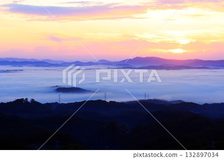 Sunrise and sea of clouds 6800 Sunrise and sea of clouds 6800 132897034