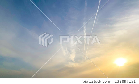 Beautiful contrails from Yumiharidake Observatory 132897151