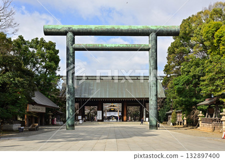 靖國神社的第二個鳥居門 靖國神社的第二個鳥居門 132897400