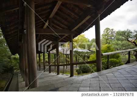 Tofukuji Temple: Corridor 1 leading from Kaisan-do Hall to Tsutenkyo Bridge Tofukuji Temple: Corridor 1 leading from Kaisan-do Hall to Tsutenkyo Bridge 132897678
