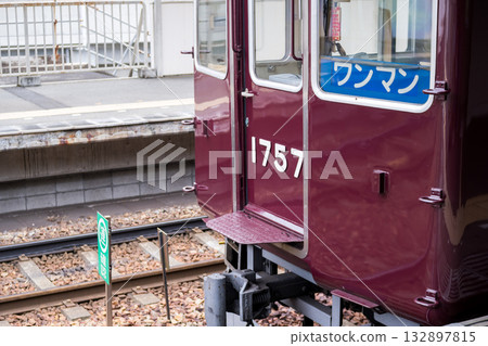 【鼻川電氣鐵道】停靠山下站的當地列車 【鼻川電氣鐵道】停靠山下站的當地列車 132897815