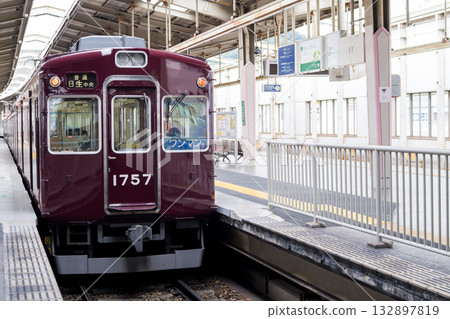 【名瀨電氣鐵道】停靠川西名瀨口站的當地列車 132897819