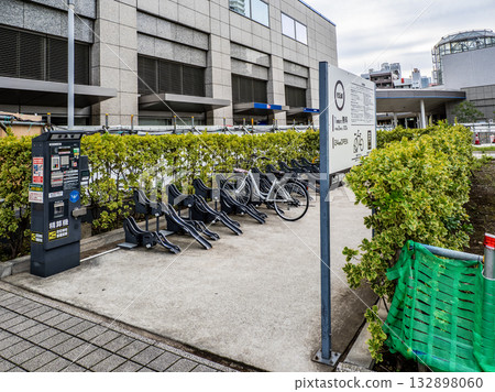 無人收費自行車停車場及繳費機 132898060