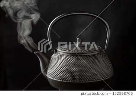 iron kettle 132898766