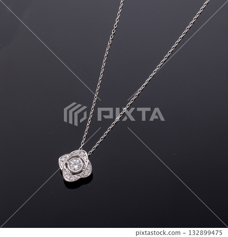 nice diamond necklace 132899475