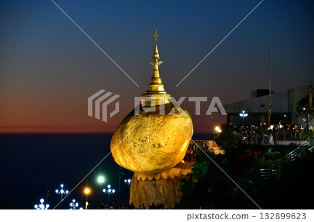 Myanmar, Kyaikhtiyo, Kyaikhtiyo Pagoda, Golden Rock, illuminated 132899623