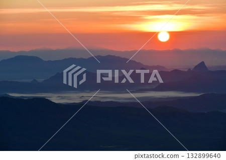 Myanmar, Kyaikhtiyo, sunrise, morning mist 132899640