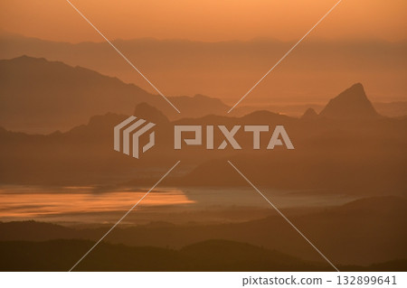 緬甸，吉諦瑜，日出，晨霧 132899641