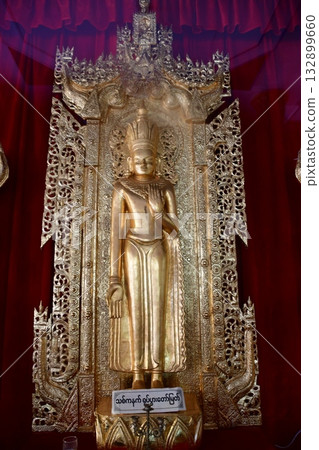 Myanmar, Bago, Shwemawdaw Pagoda, Myanmar's highest pagoda, Buddha statue Myanmar, Bago, Shwemawdaw Pagoda, Myanmar's highest pagoda, Buddha statue 132899660