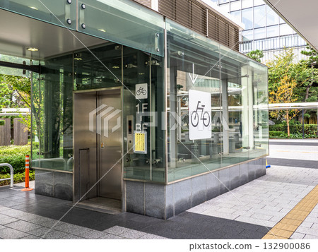 Entrance to the underground bicycle parking lot in front of the station (Toyosu Station Underground Bicycle Parking Lot) 132900086