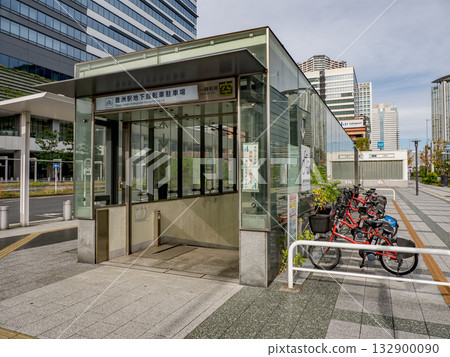 Entrance to the underground bicycle parking lot in front of the station (Toyosu Station Underground Bicycle Parking Lot) Entrance to the underground bicycle parking lot in front of the station (Toyosu Station Underground Bicycle Parking Lot) 132900090