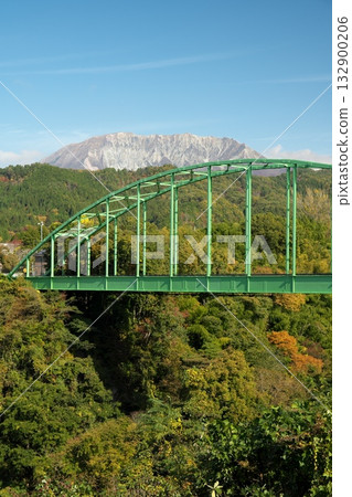Autumn in Tottori Prefecture, Mount Hoki-Daisen's southern face and Minami-Daisen Bridge 132900206