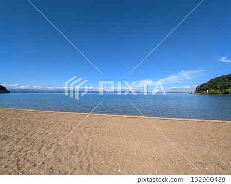 Lake Inawashiro seen from Uedohama Beach in Inawashiro Town, Fukushima Prefecture 132900489