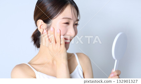 Portrait of a woman looking in the mirror Beauty image Portrait of a woman looking in the mirror Beauty image 132901327