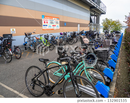 Unmanned paid bicycle parking lot installed in a commercial facility 132901535