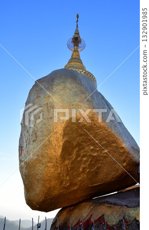 Kyaikhtiyo Pagoda, Golden Rock, Kyaikhtiyo, Myanmar 132901985