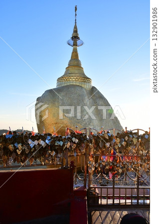 Kyaikhtiyo Pagoda, Golden Rock, Kyaikhtiyo, Myanmar 132901986