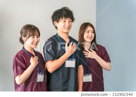 穿著手術服的醫生、醫生和護士 132902340