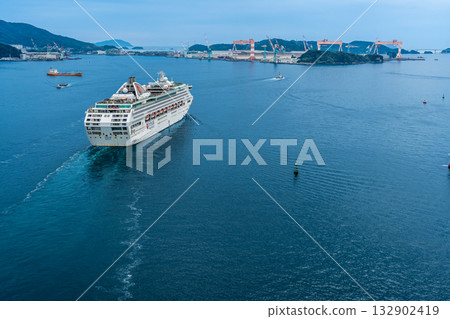 長崎港客輪（夢想號）從女神橋出發 [長崎市] 132902419