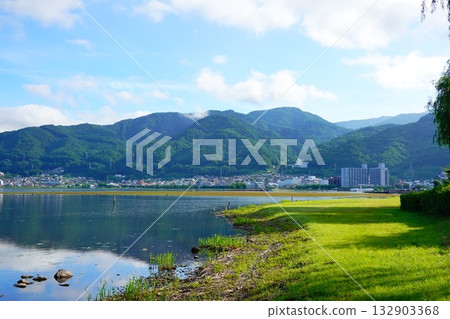 Morning scenery on the shores of Lake Suwa Morning scenery on the shores of Lake Suwa 132903368