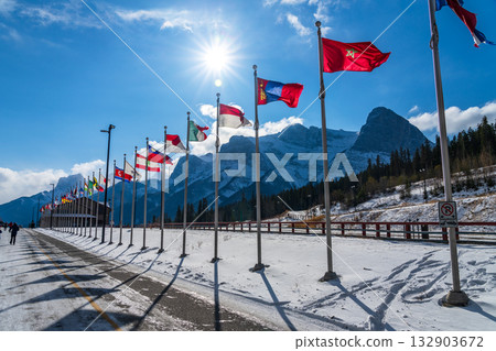 冬季的坎莫爾北歐中心省立公園。加拿大艾伯塔省 冬季的坎莫爾北歐中心省立公園。加拿大艾伯塔省 132903672