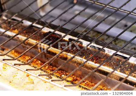 Toaster oven crumbs 132904004