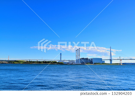 Factory area seen from Umi-Shibaura Station on the Yokohama City Tsurumi Line Tokyo Gas 132904203