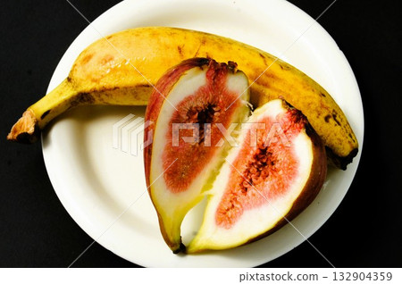 切片無花果和香蕉 132904359