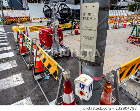 Audible traffic light switch for the visually impaired 132904788