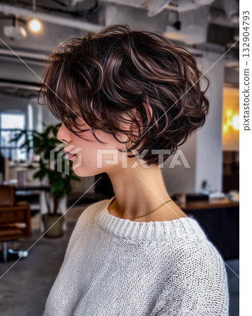 [髮型範本] 女性剪髮模特兒髮型目錄短髮美女圖片 132904793