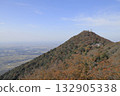 A clear autumn view of the summit of Mount Tsukuba (Mount Nantai) 132905338