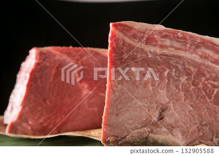 一塊大理石紋的牛肉 一塊大理石紋的牛肉 132905588