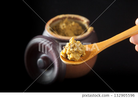 Topped with yuzu pepper 132905596