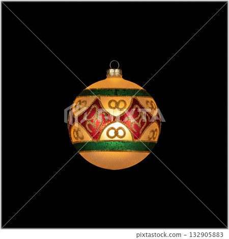 聖誕節：帶有發光圖案的精美裝飾品 132905883